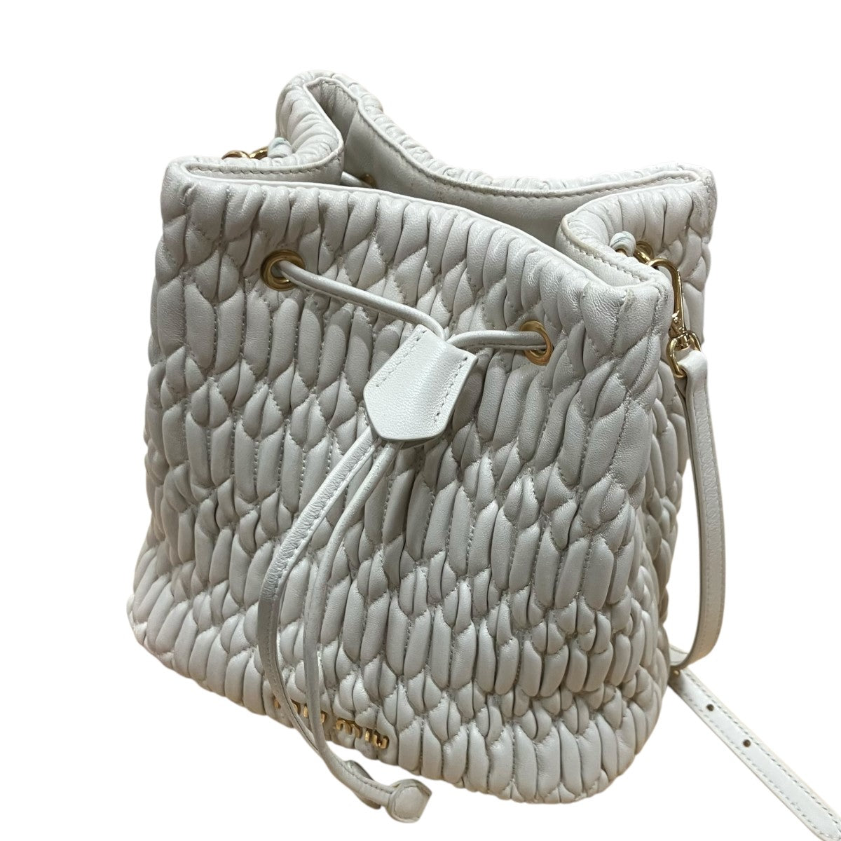 MIU MIU ナッパレザー マテラッセ ドローストリングショルダーバッグ 古着・中古-1枚目のアイテム画像