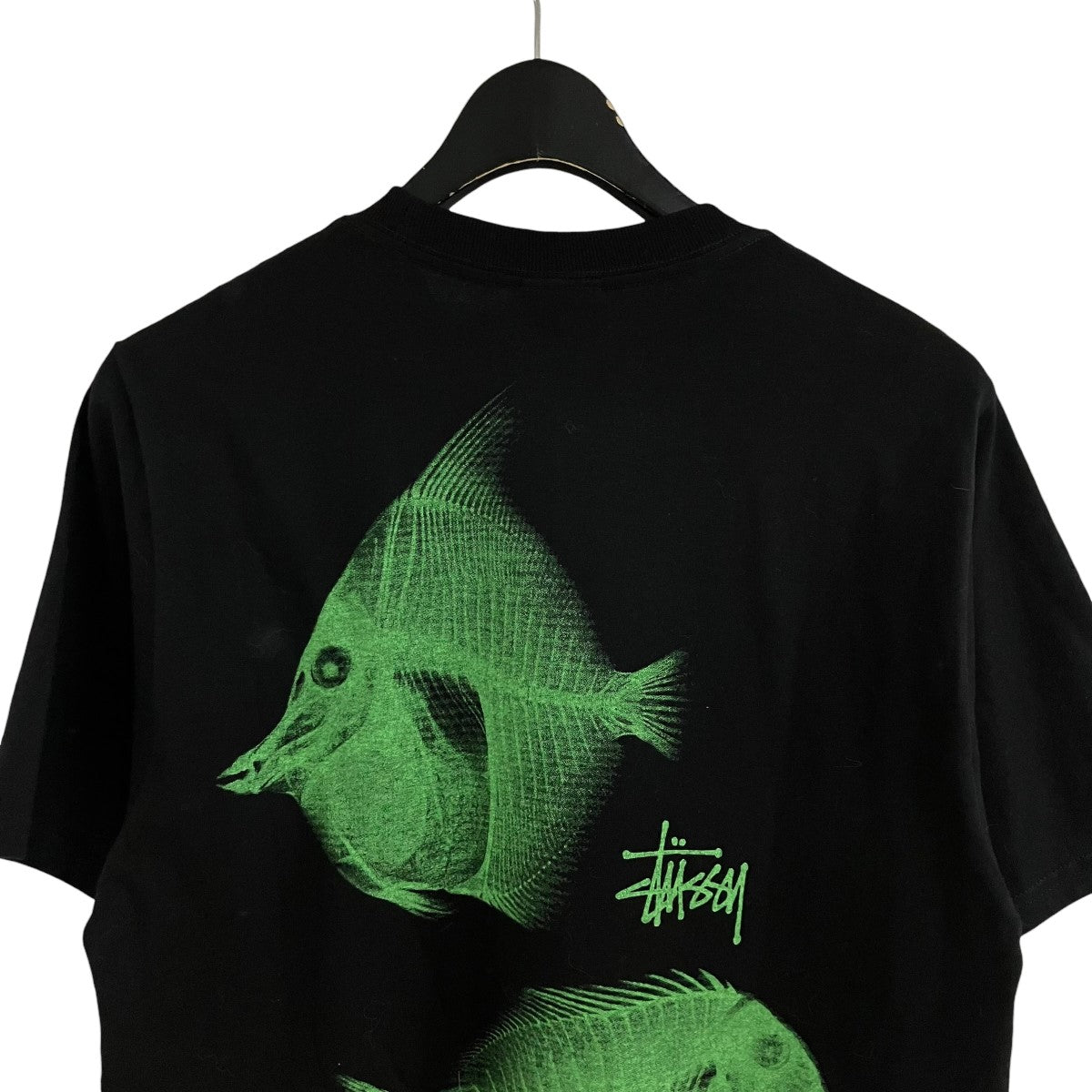 stussy(ステューシー) バックプリント半袖Tシャツ ブラック×グリーン