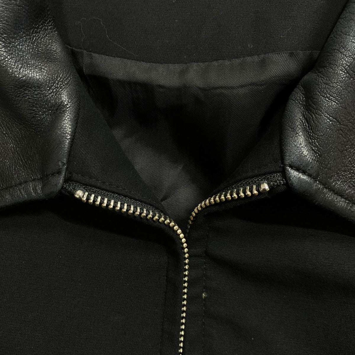 ERNEST W．BAKER(アーネスト ダブル ベイカー) 襟レザージップアップ