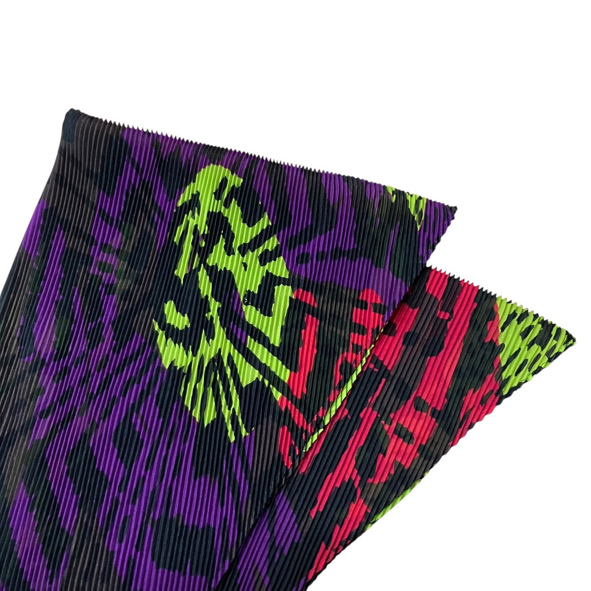 me ISSEY MIYAKE(ミーイッセイミヤケ) プリーツグラフィックスカーフ