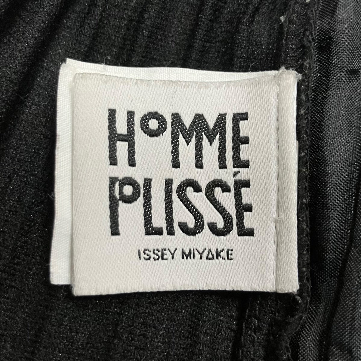 プリーツパンツ