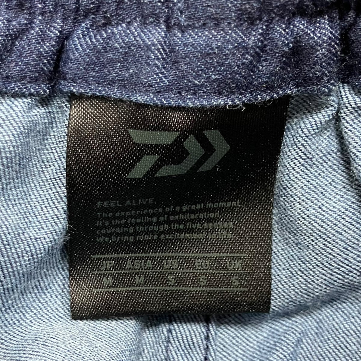 テックデニムパンツ