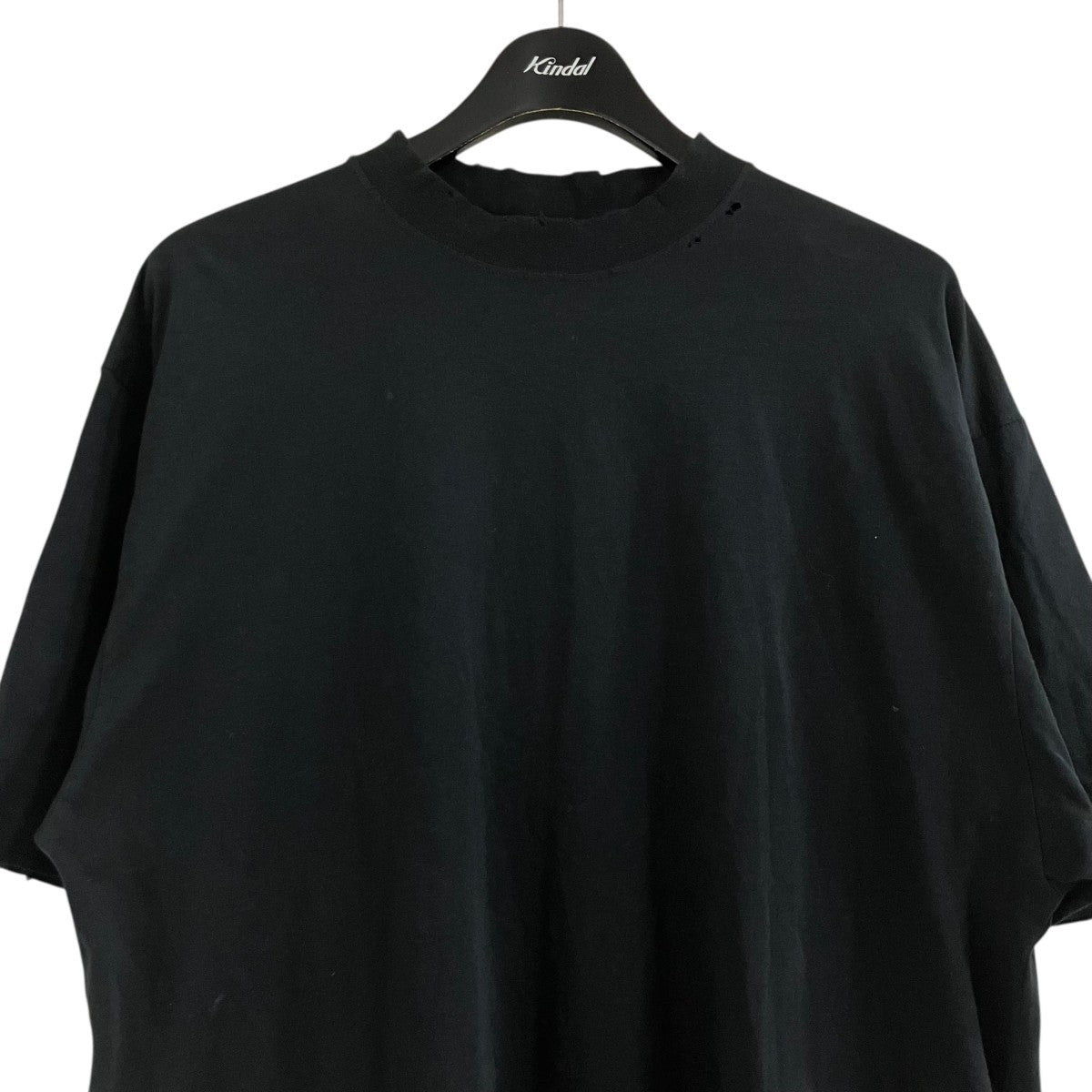 ダメージ加工ネックロゴTシャツ