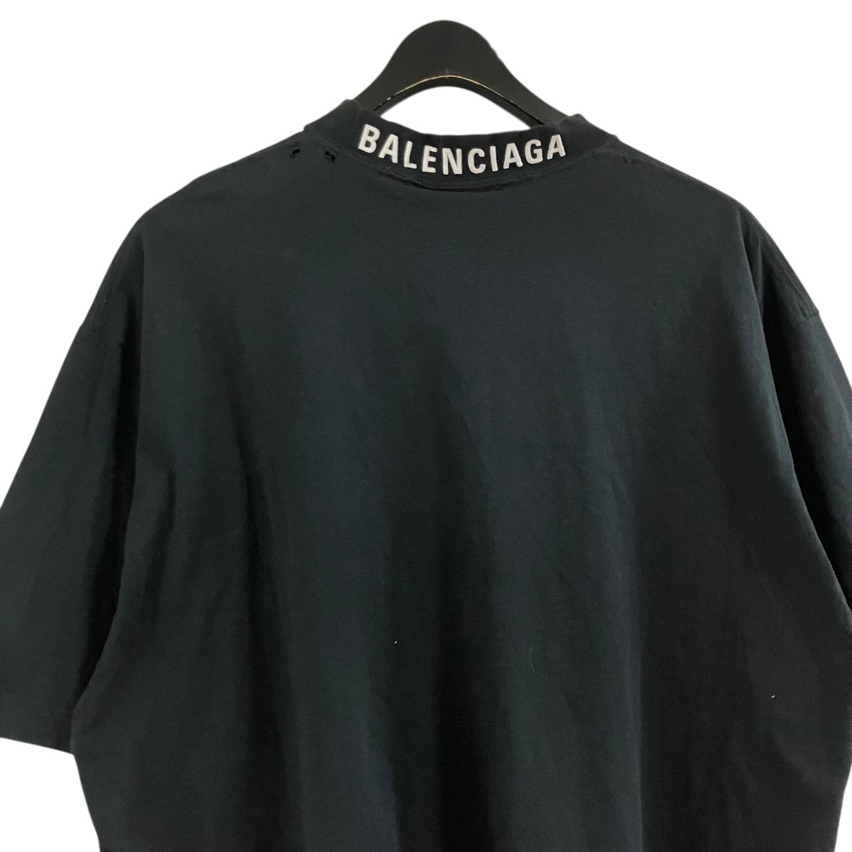 ダメージ加工ネックロゴTシャツ
