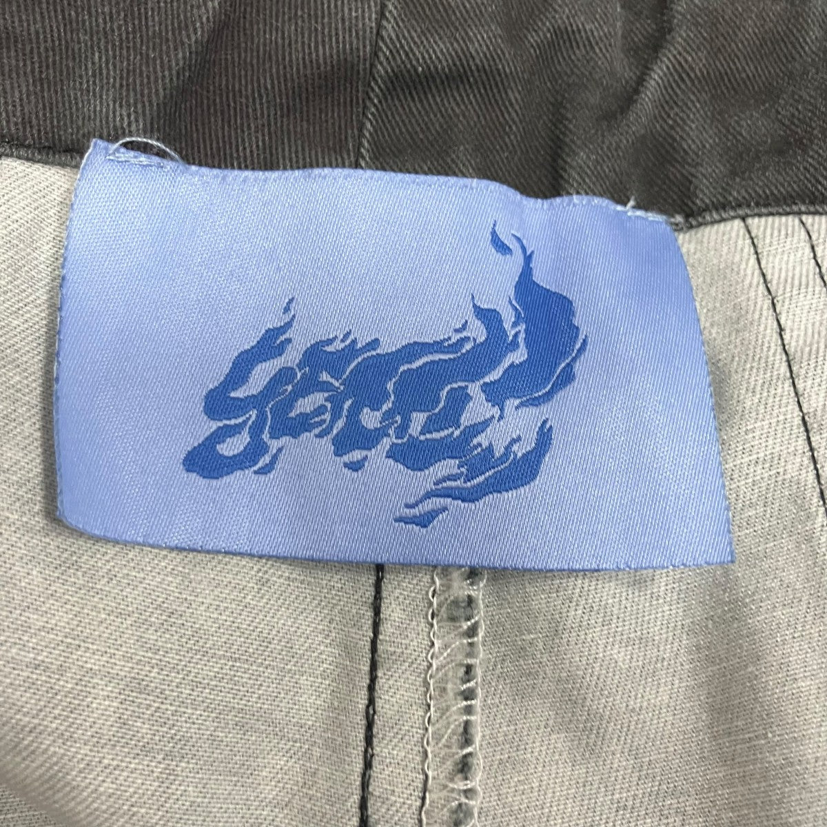 グラフィックデニムパンツ