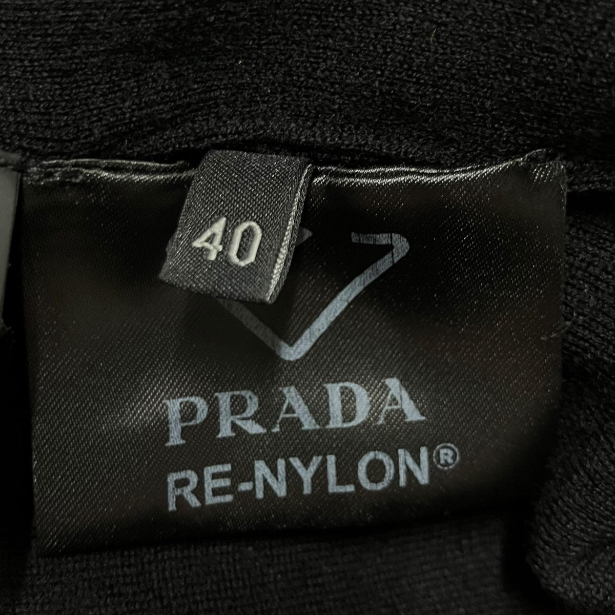 PRADA 三角プレート付きナイロン切替ニットワンピース 古着・中古-7枚目のアイテム画像