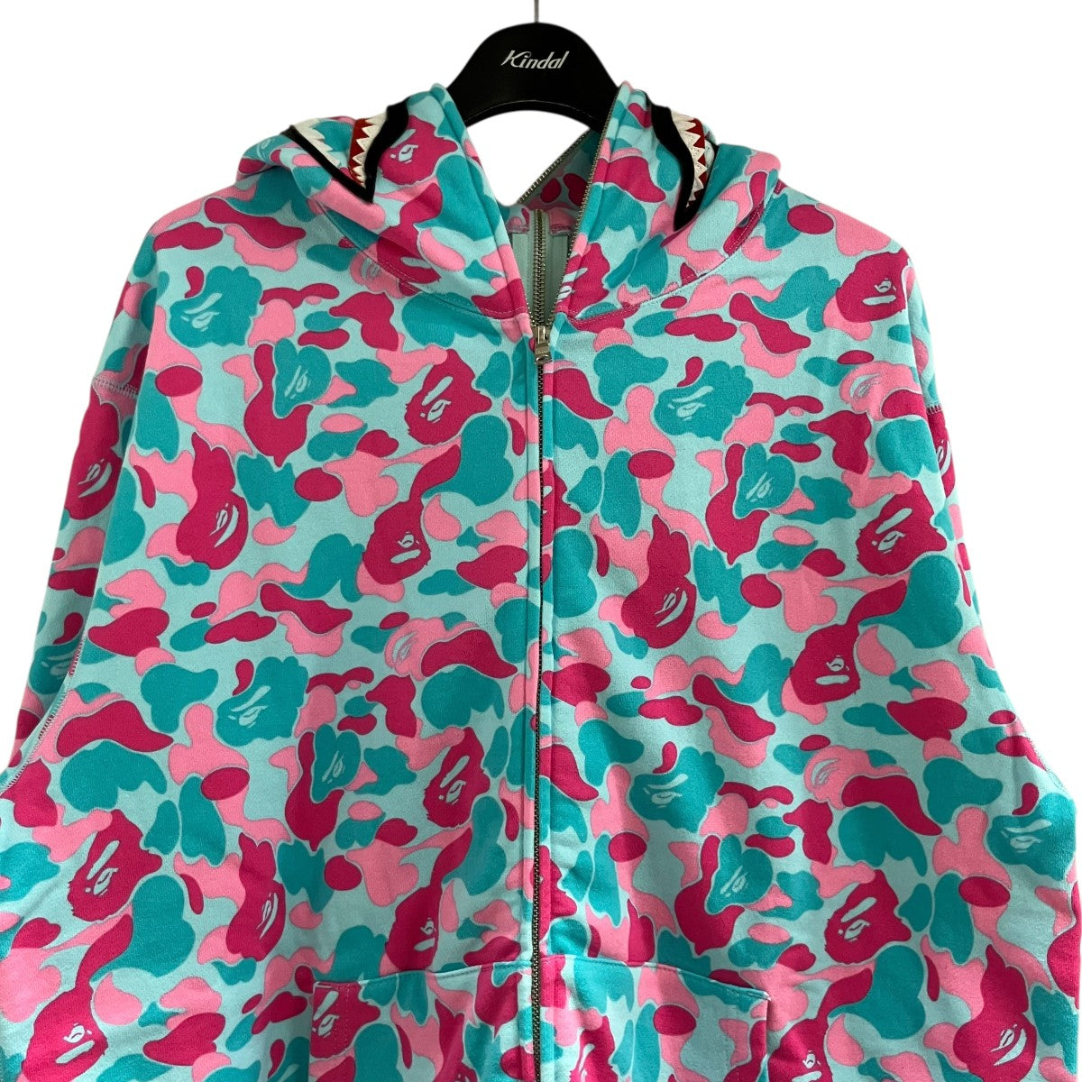 A BATHING APE(アベイシングエイプ) カモ柄シャークジップアップ