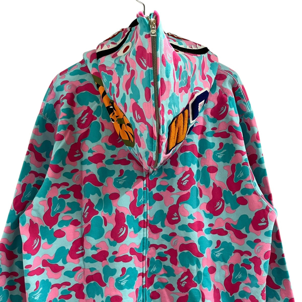 A BATHING APE(アベイシングエイプ) カモ柄シャークジップアップ