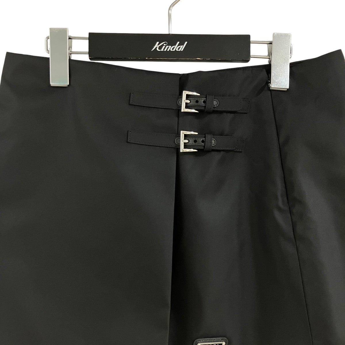 PRADA RE-NYLON トライアングルプレートスカート 古着・中古-2枚目のアイテム画像