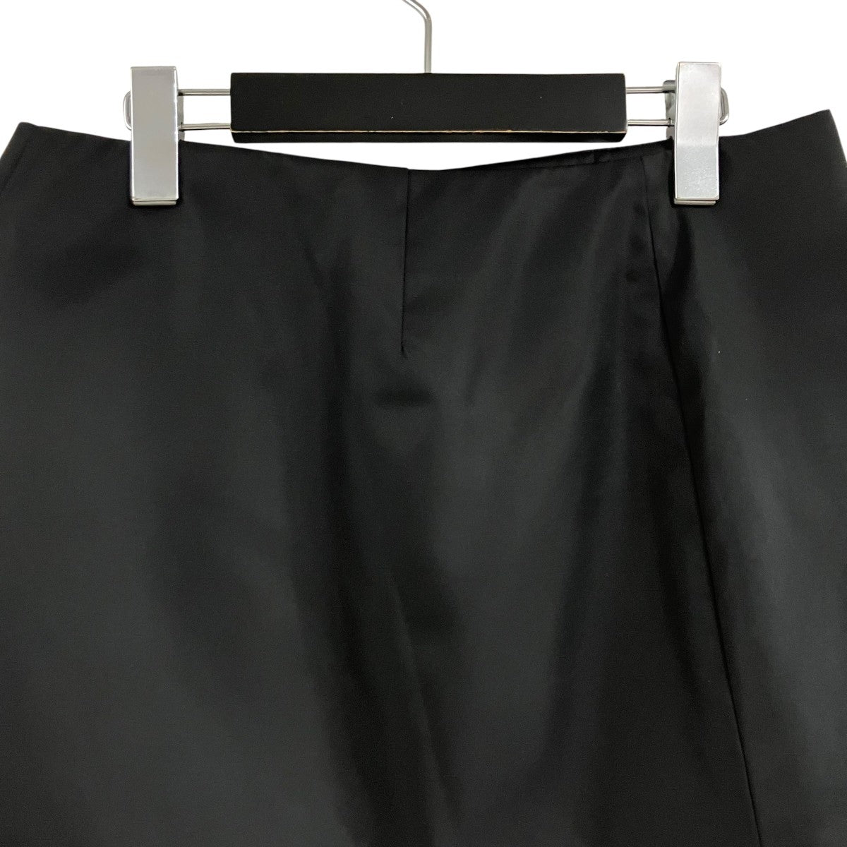 PRADA RE-NYLON トライアングルプレートスカート 古着・中古-4枚目のアイテム画像