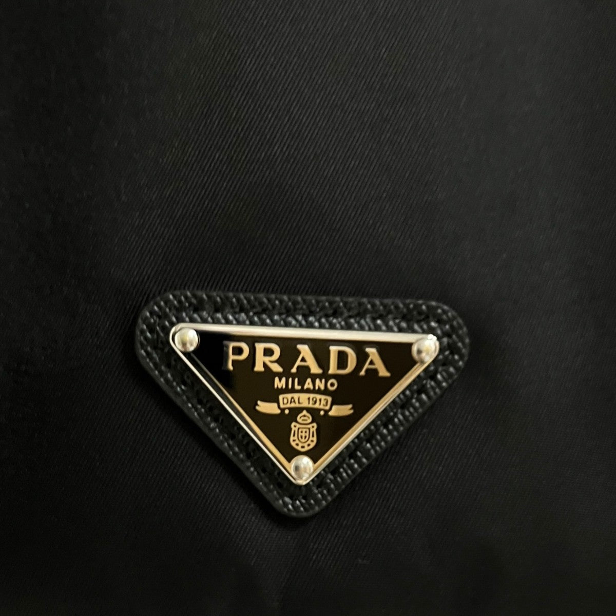 PRADA RE-NYLON トライアングルプレートスカート 古着・中古-5枚目のアイテム画像