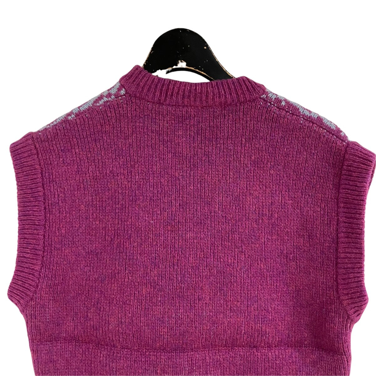 ロゴ刺繍ニットベスト