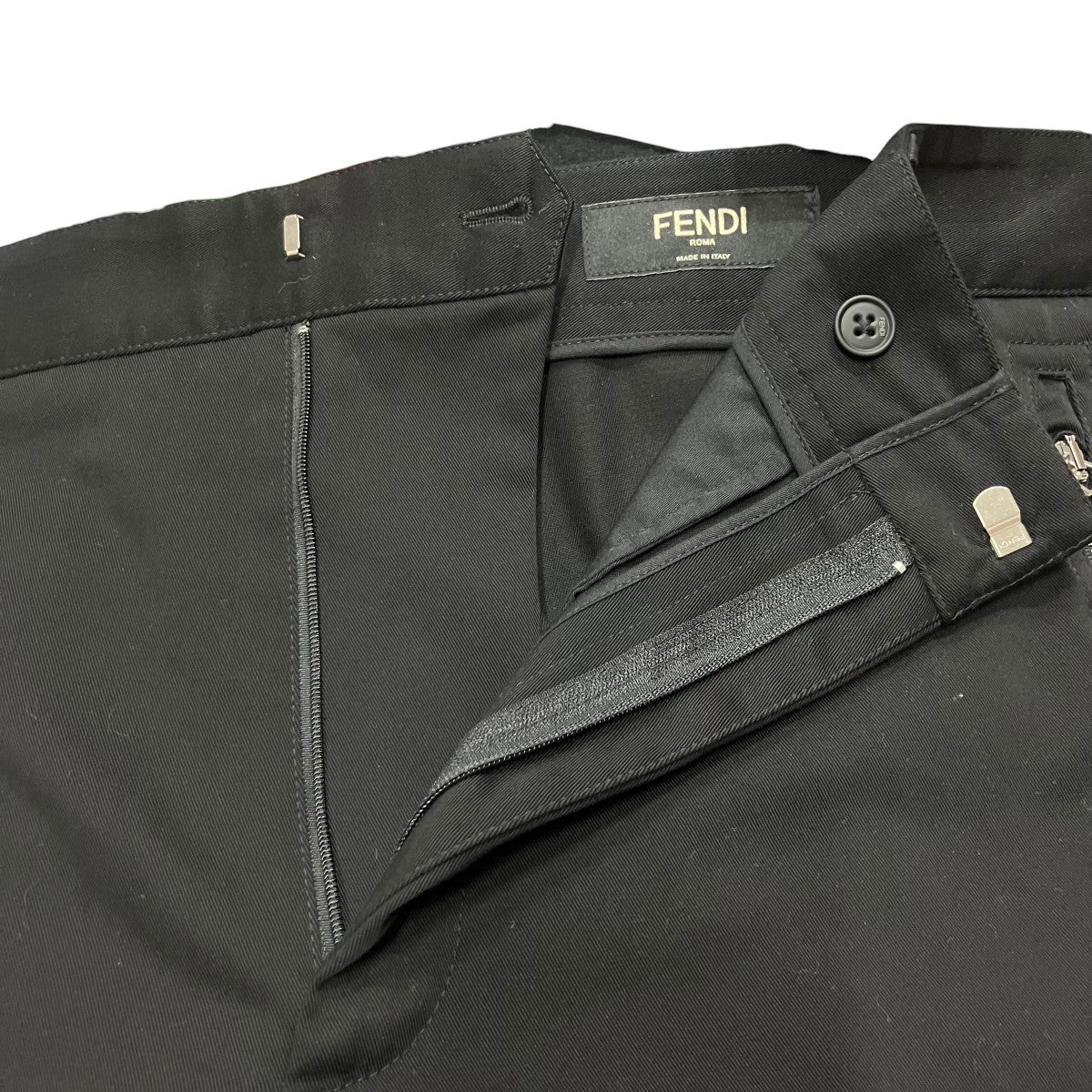 【ポケットワンポイントデザイン】FENDI フェンディ ストレートフィットパンツ FENDI(フェンディ) ジップポケットパンツ FB0869 ブラック サイズ 58