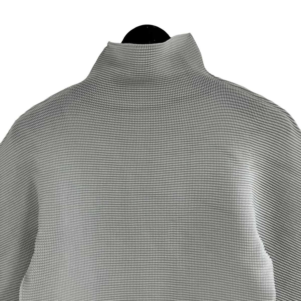 me ISSEY MIYAKE(ミーイッセイミヤケ) プリーツハイネックカットソー