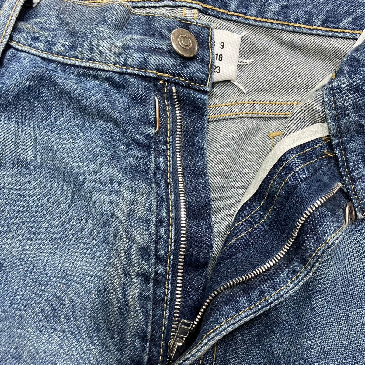 デニムパンツ