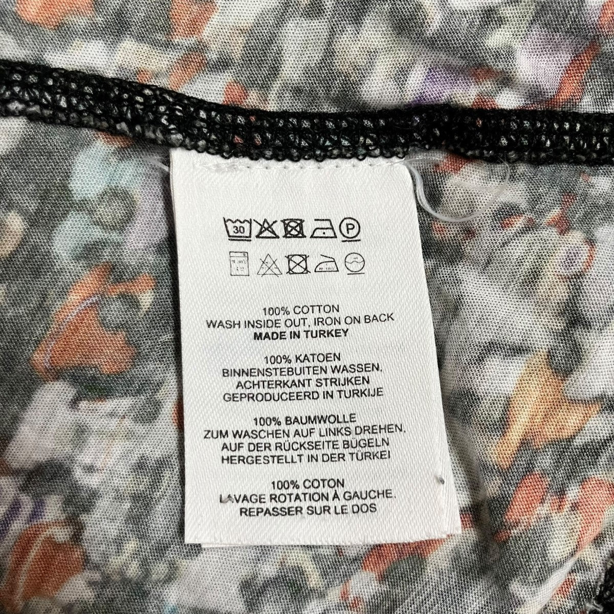 総柄Tシャツ