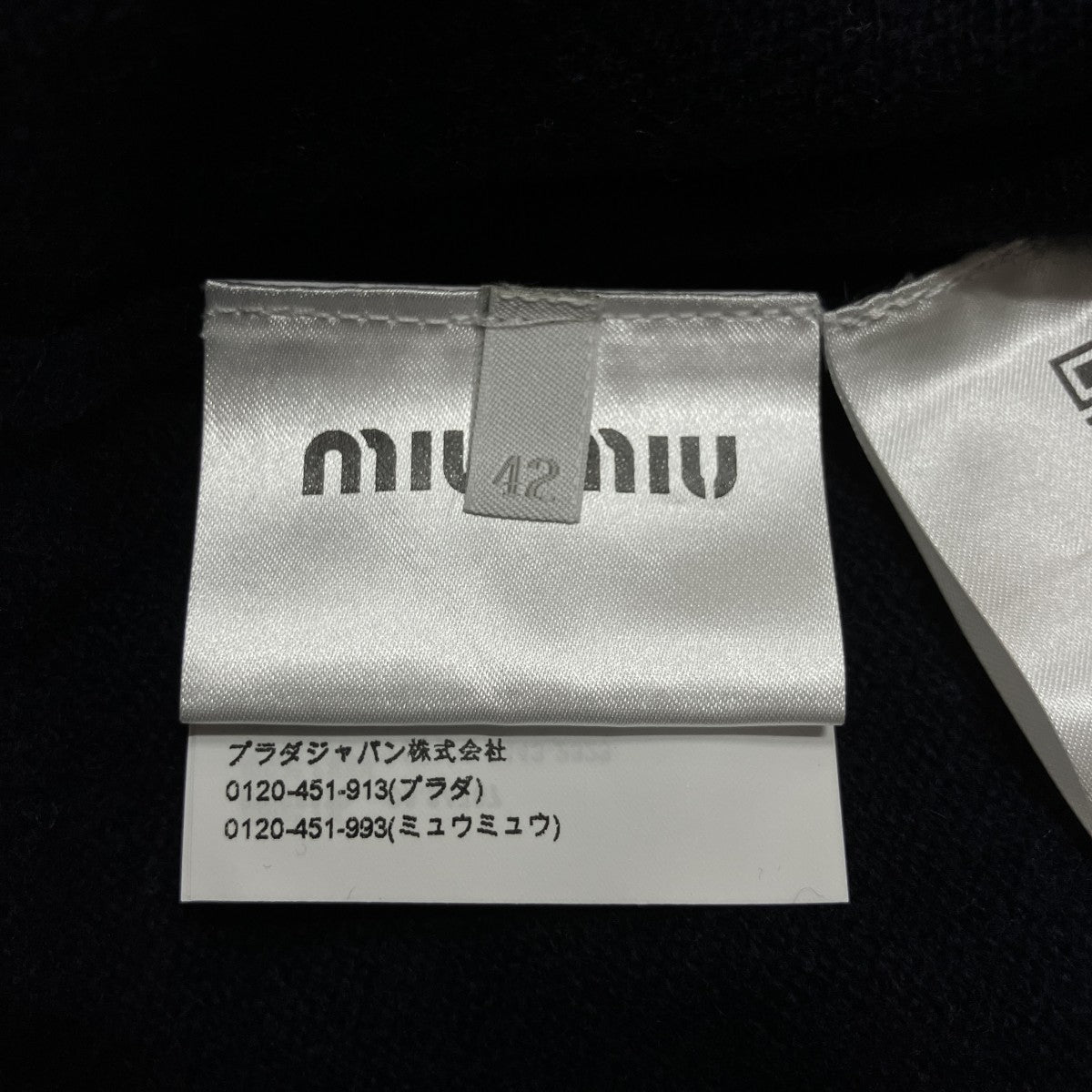 Vネッククロップドニットセーター
