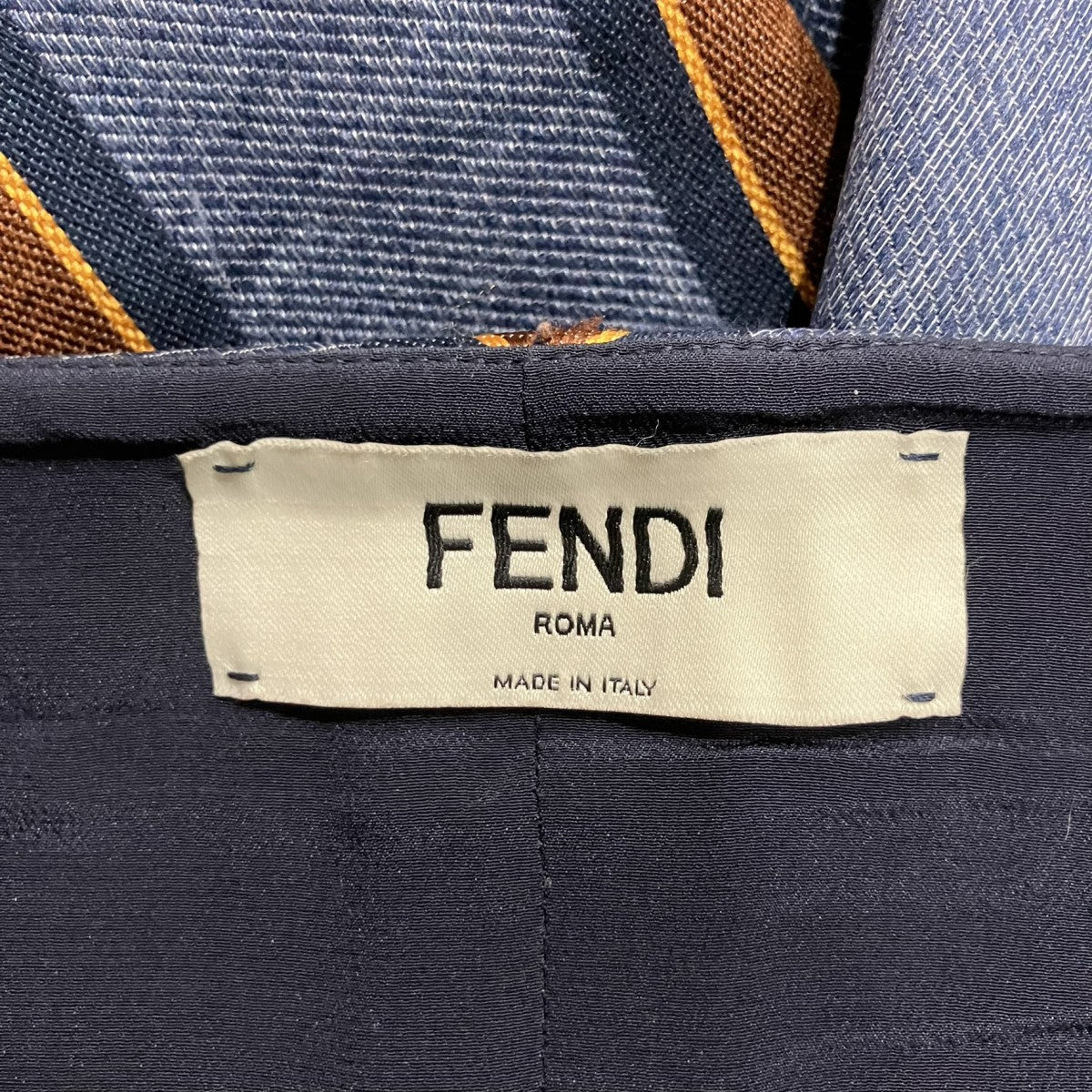 最終お値下げ　FENDI 美品　幾何学模様 シルク　スカート FENDI(フェンディ) 総柄ミディアムスカート FQ6739 A1TC ネイビー