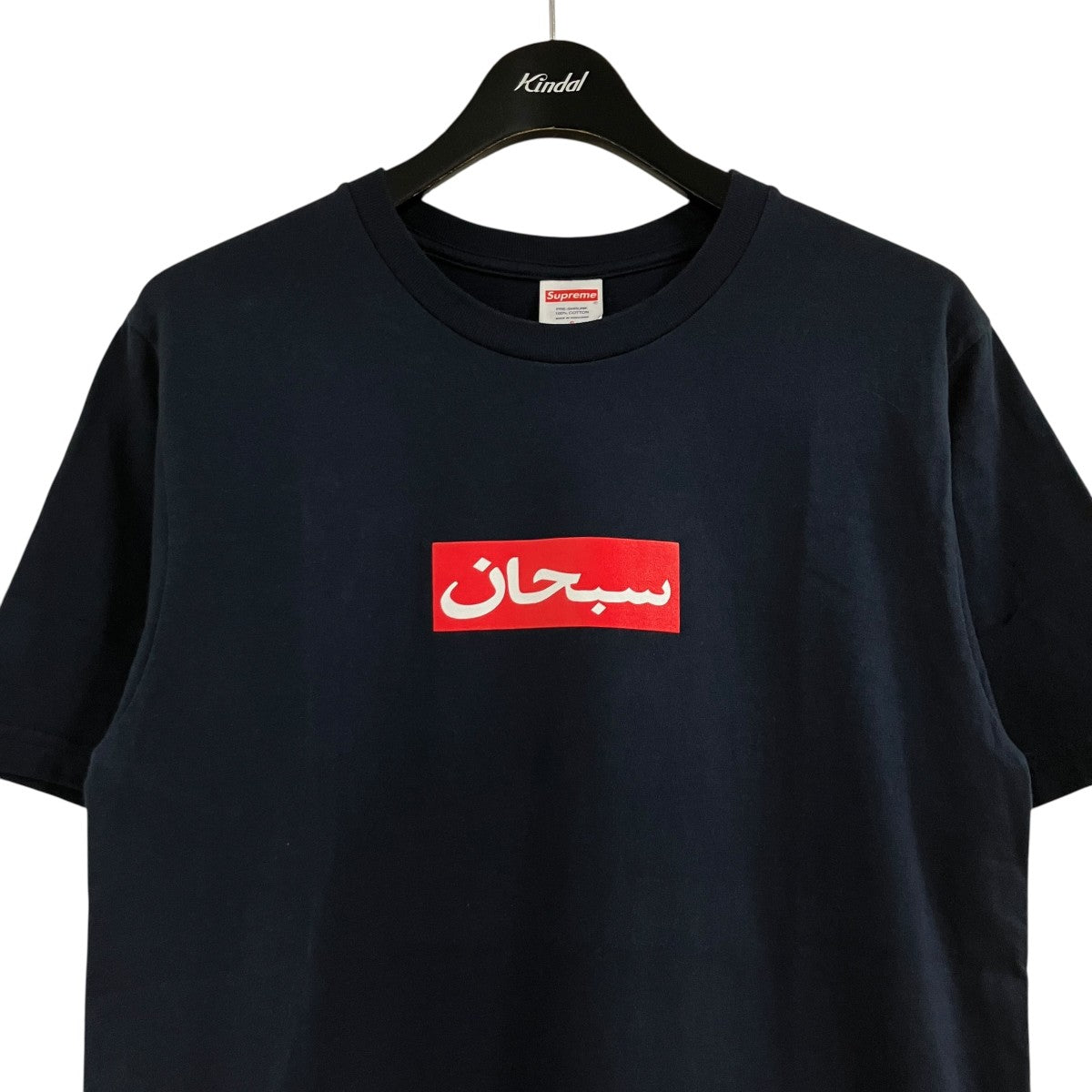 アラビア文字ボックスロゴプリントTシャツ