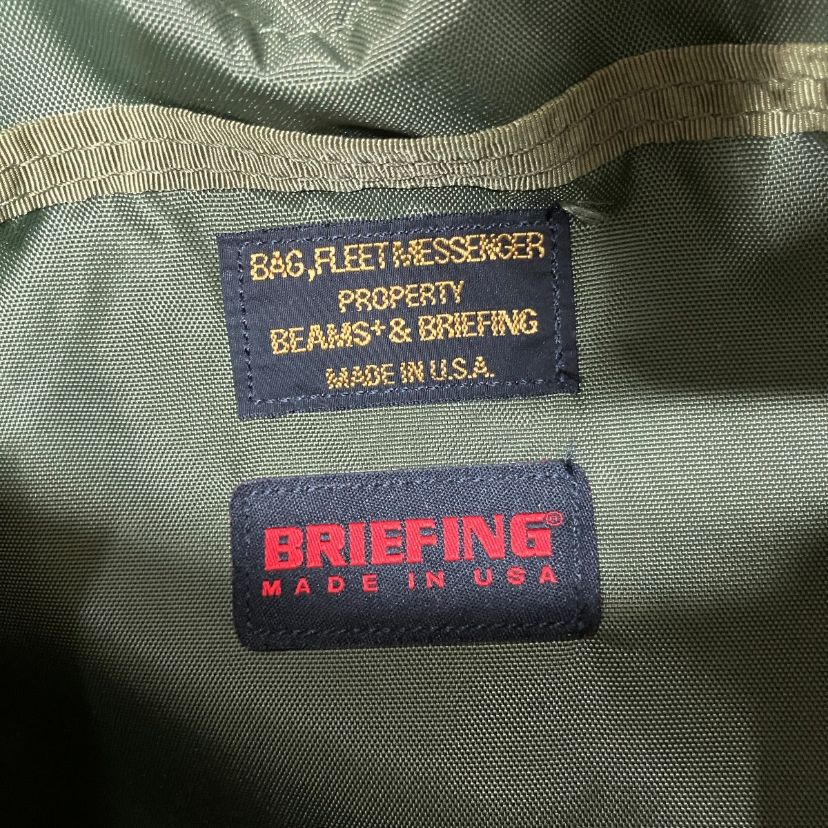 ナイロンショルダーバッグ