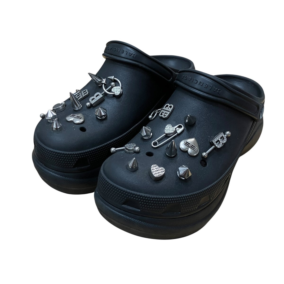 JIBBITZ スタッズクロックス サンダル