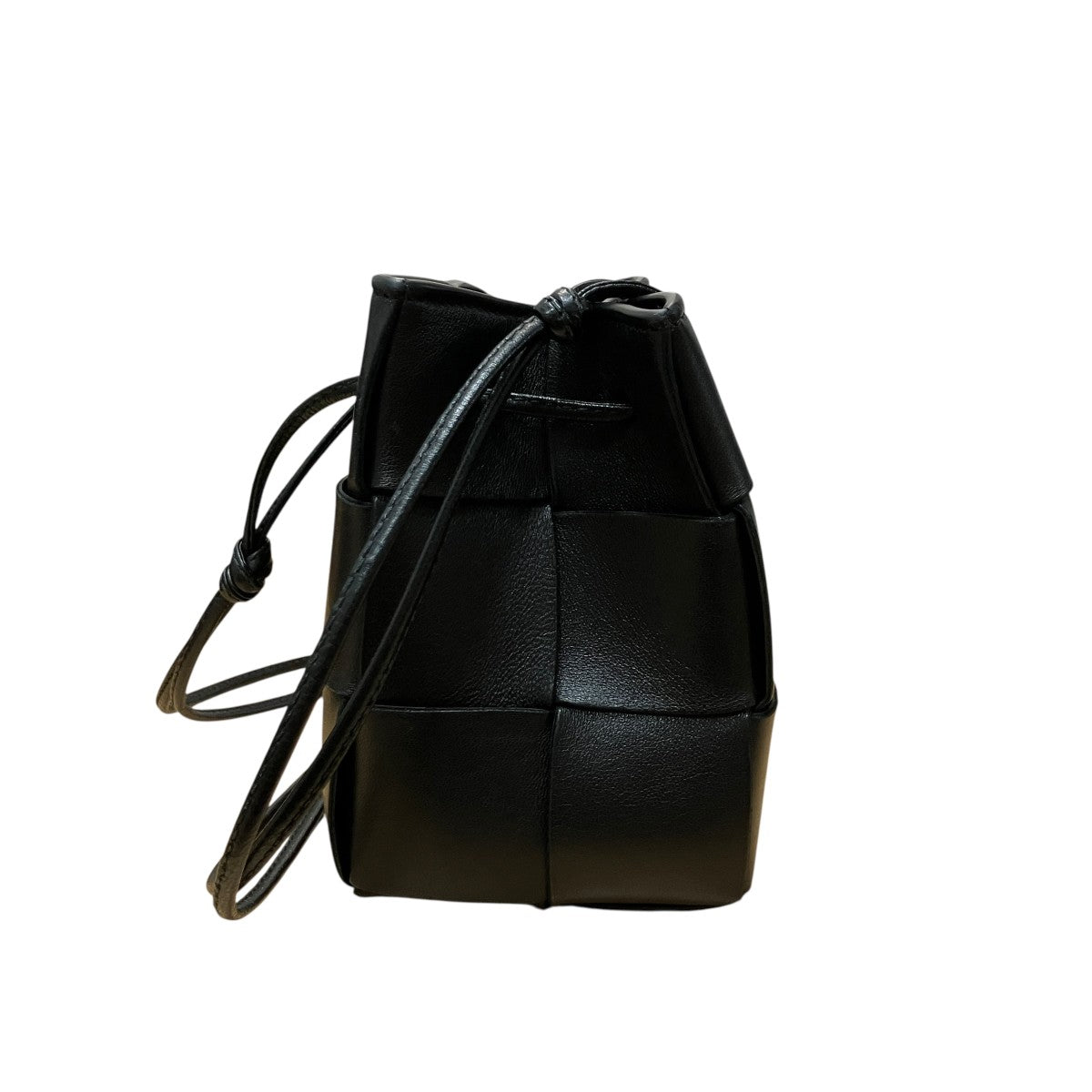 BOTTEGA VENETA(ボッテガヴェネタ) カセットミニ バケットバッグ 製造