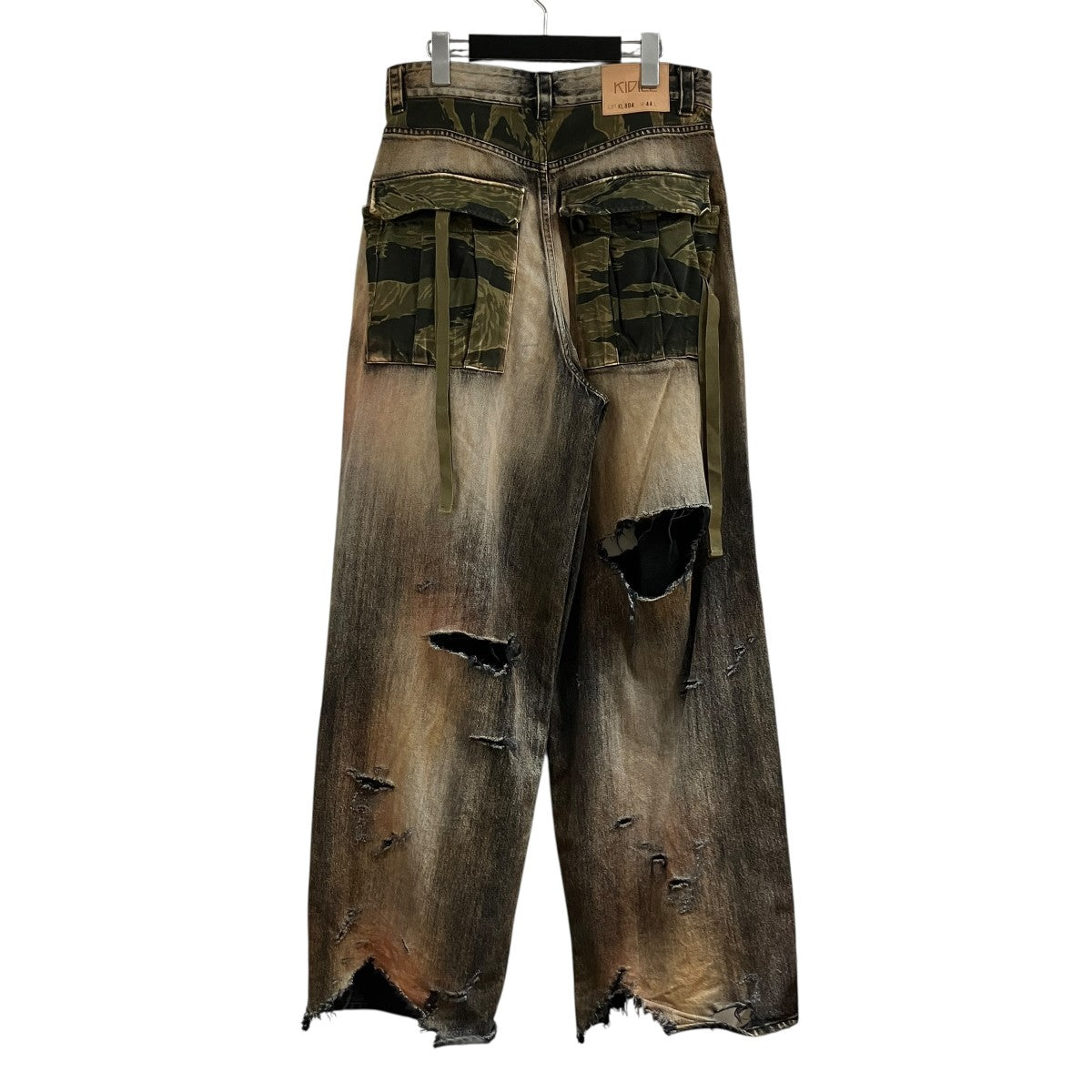 デストロイ加工デニムパンツ