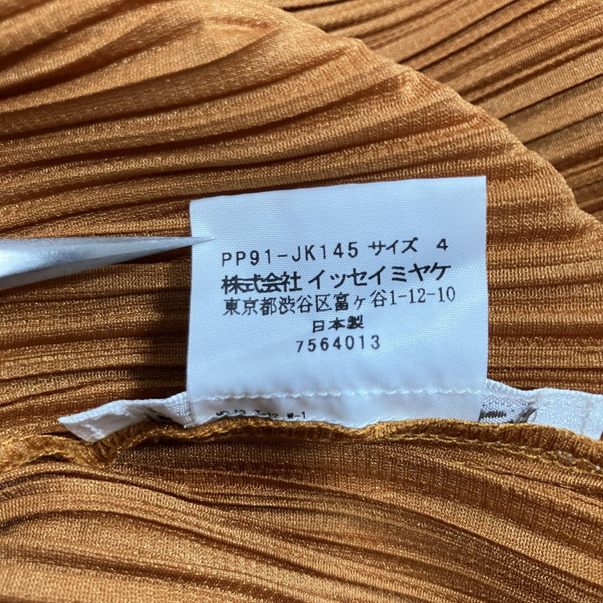 プリーツカットソー