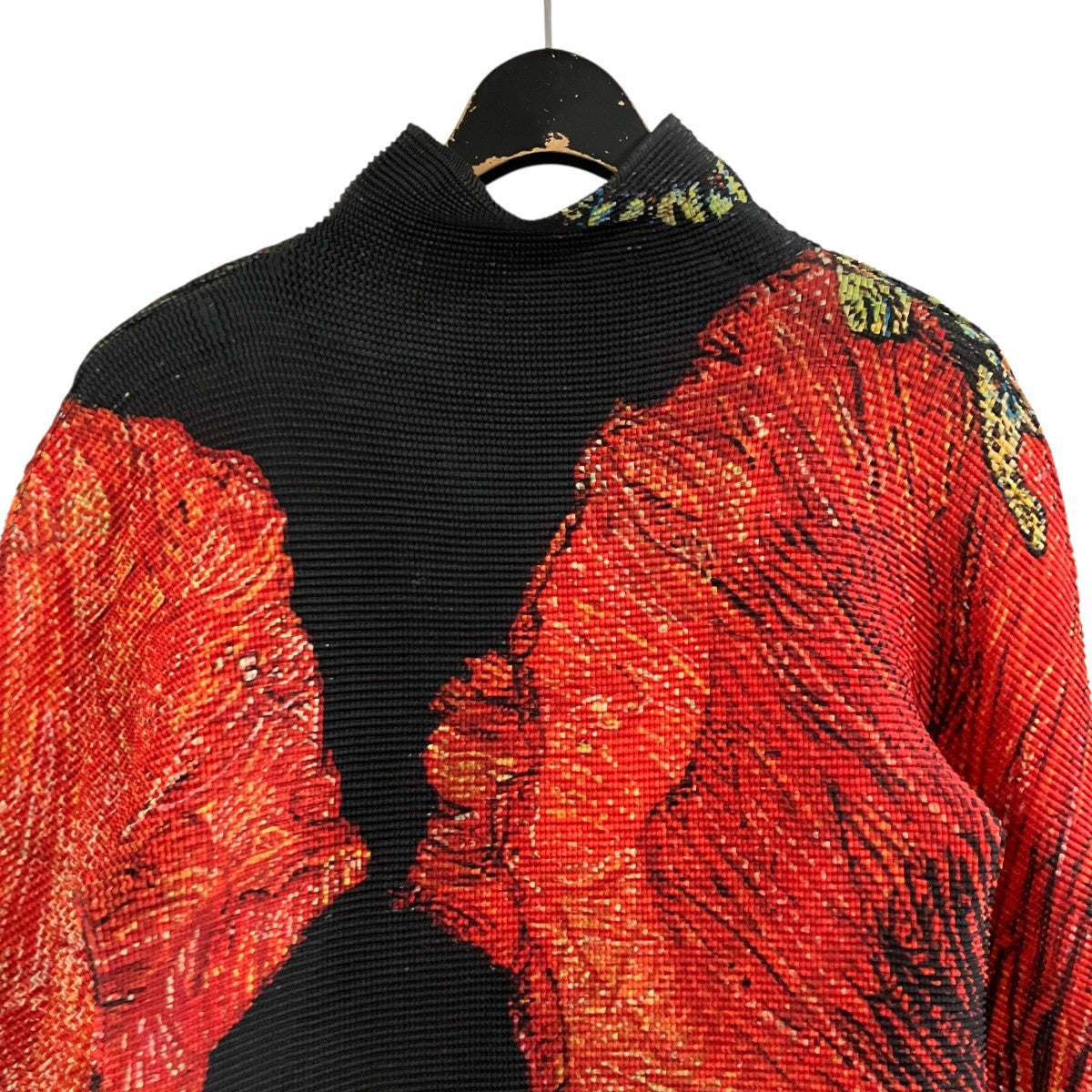ISSEY MIYAKE me カリフラワー　黒赤 me ISSEY MIYAKE(ミーイッセイミヤケ) プリーツグラフィックカットソー