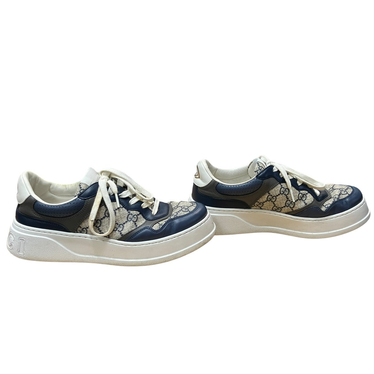 【中古】GUCCI 24SS Jones GG レザー ローカットスニーカー 8 1/2 ホワイト グッチ[92][240092305101] GUCCI(グッチ) ローカットスニーカー 669582 ホワイト×ネイビー サイズ
