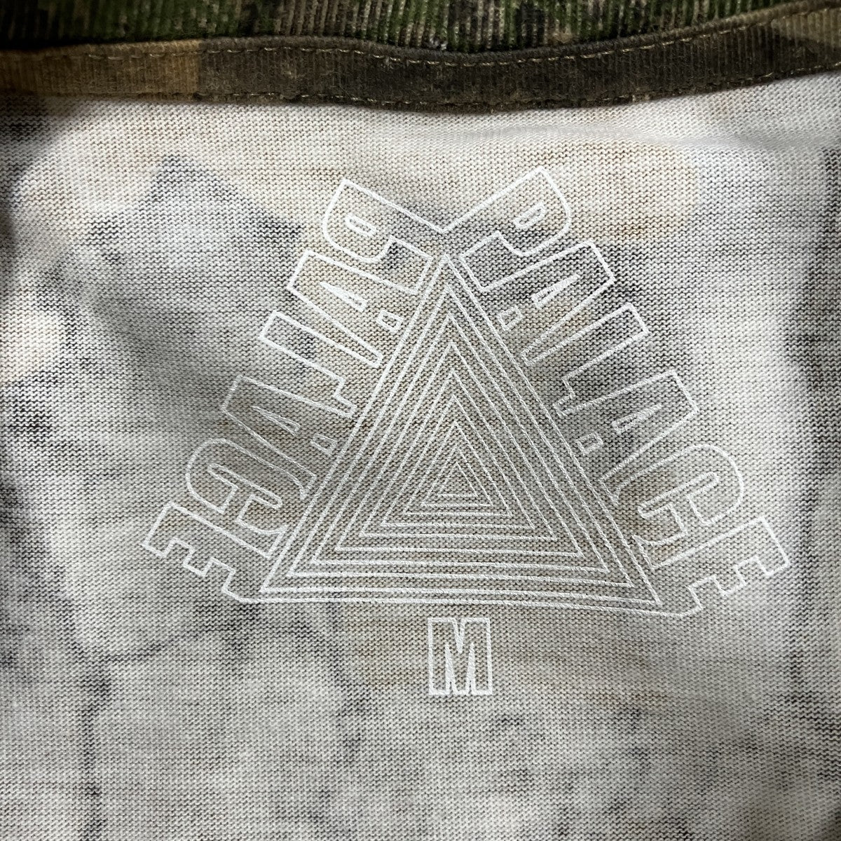 ツリー柄ロゴプリントTシャツ
