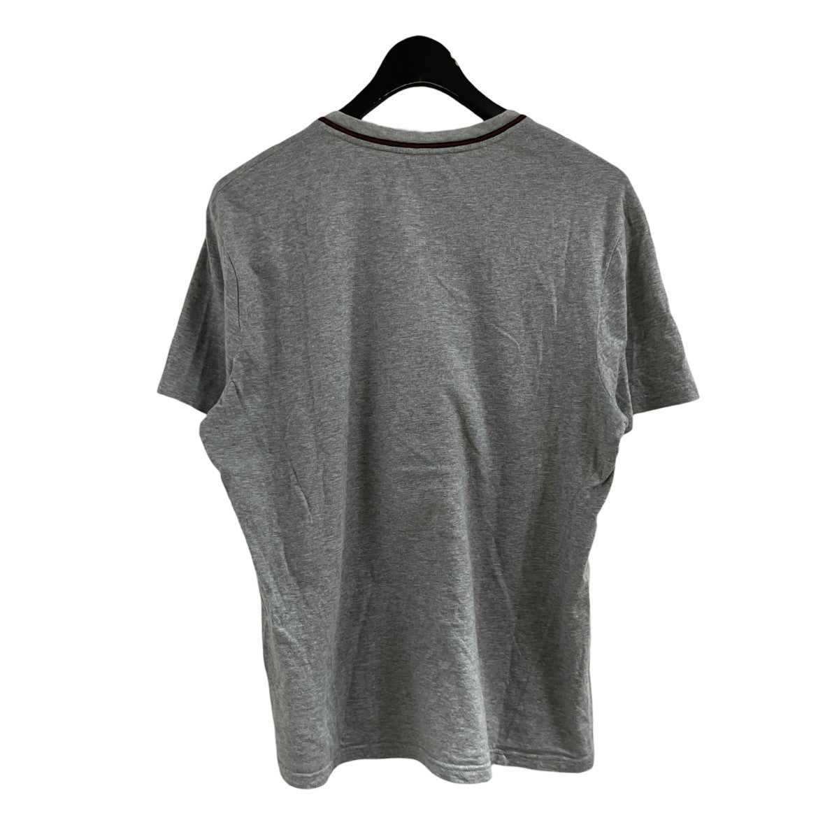 VネックTシャツ