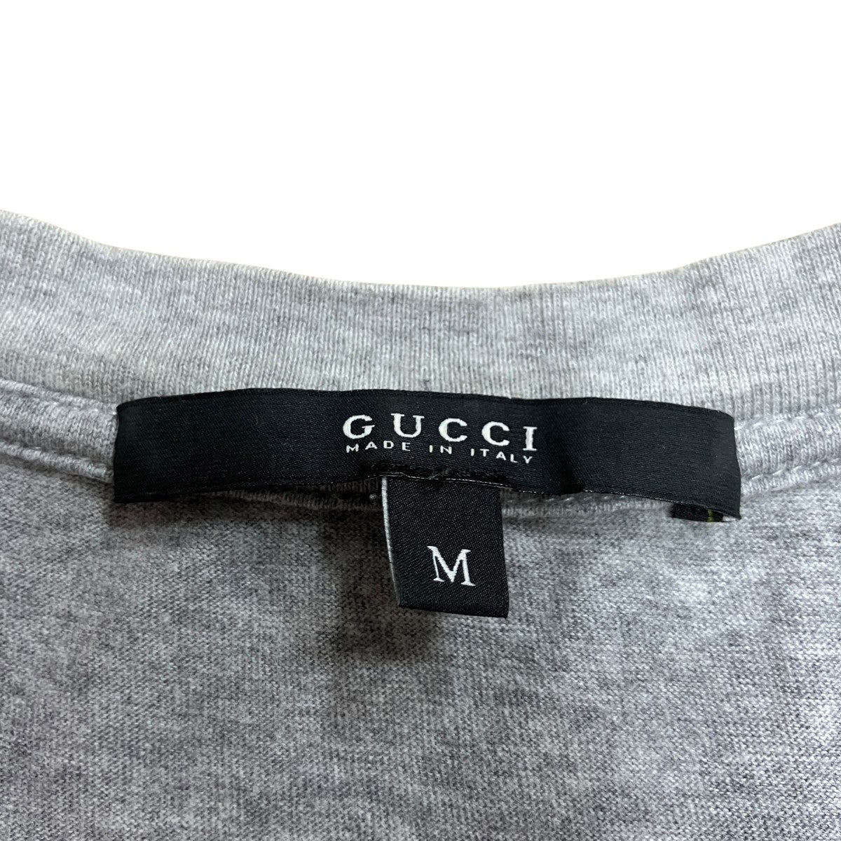 VネックTシャツ