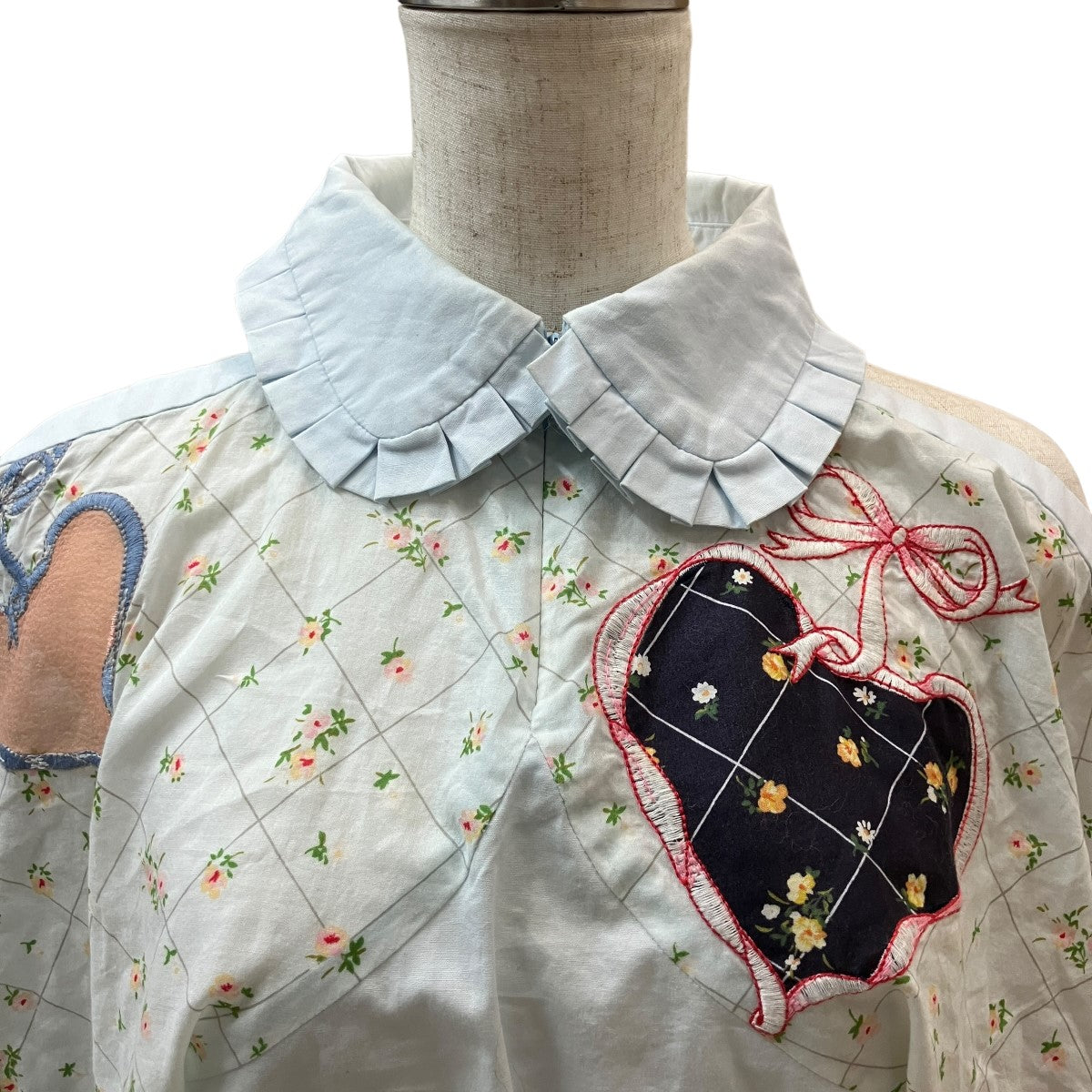 ハート刺繍ブラウス