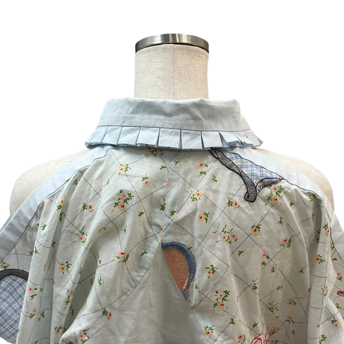 ハート刺繍ブラウス