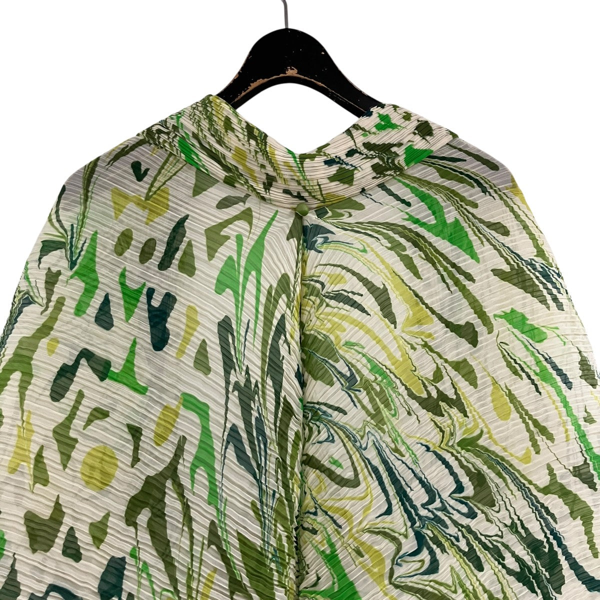 ISSEY MIYAKE FETE(イッセイ ミヤケ フェット) 総柄プリーツボレロ