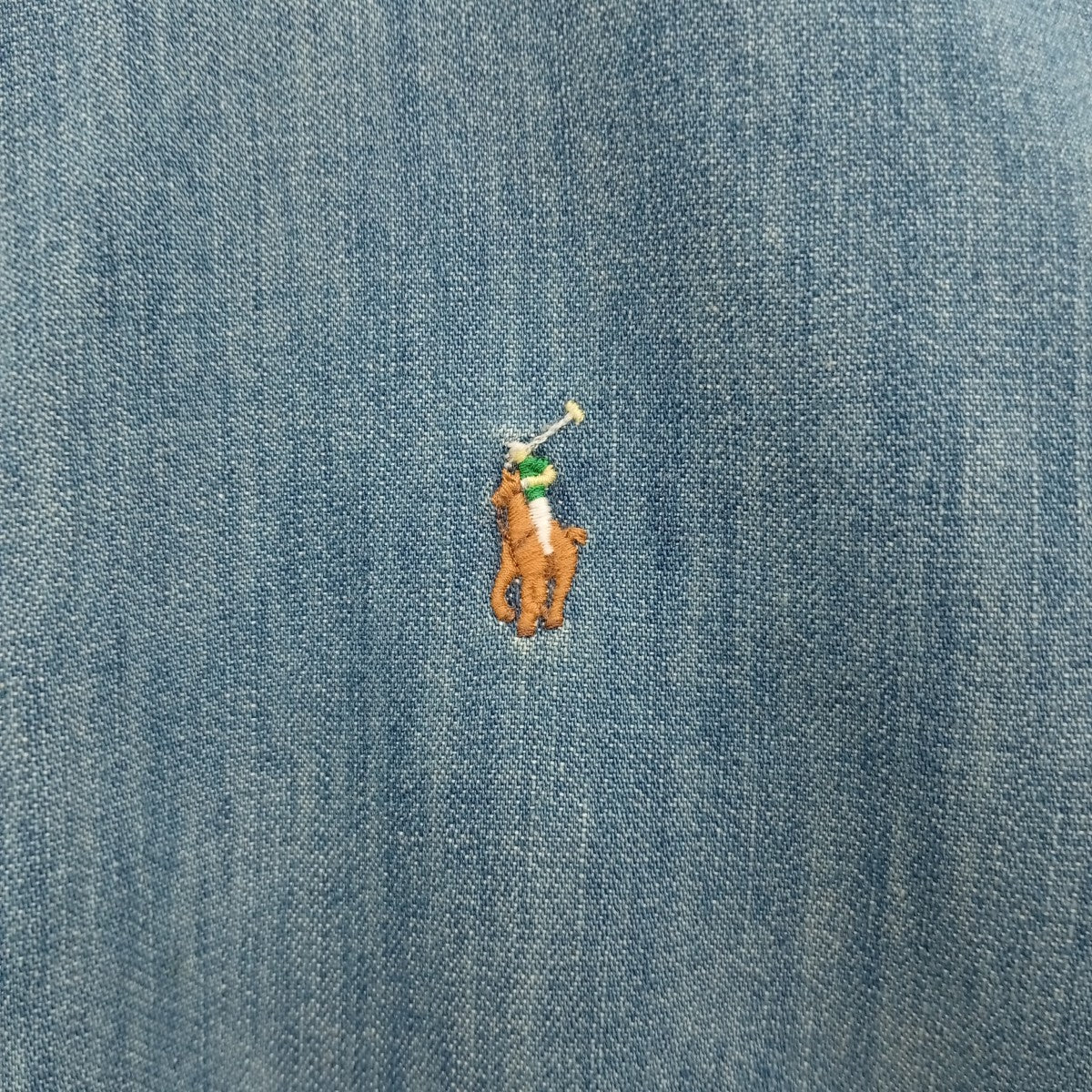 デニムシャツ