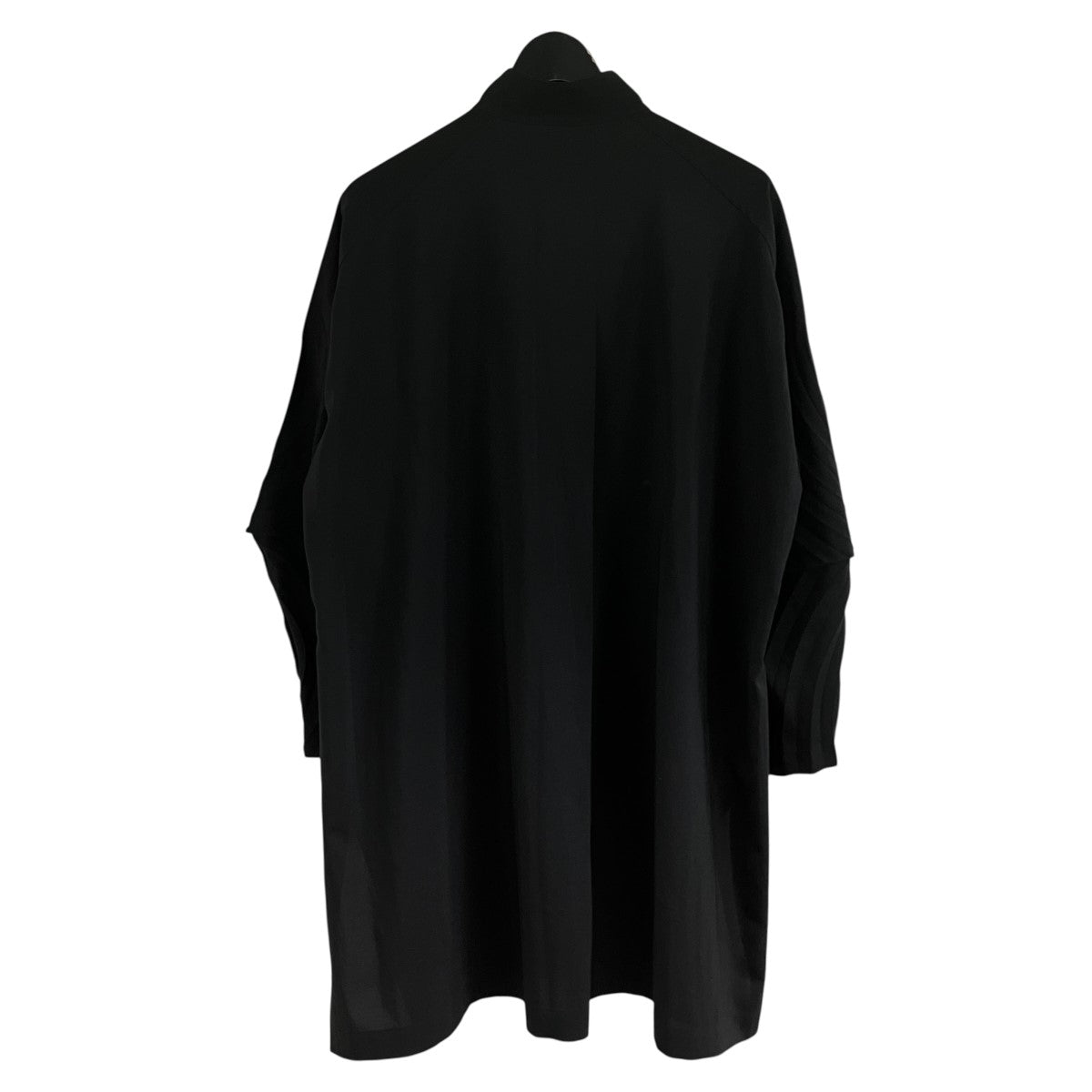 ISSEY MIYAKE(イッセイミヤケ) ウェーブスリーブスタンドカラー