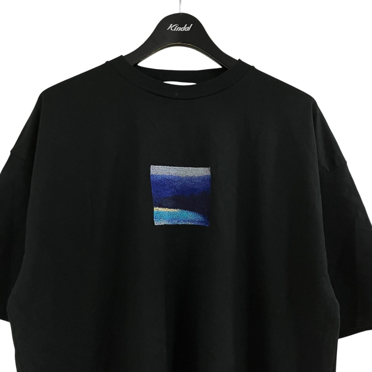 エンブロイダリークルーネックTシャツ