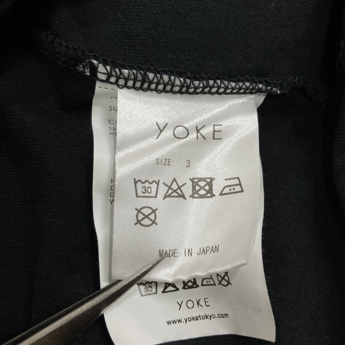 エンブロイダリークルーネックTシャツ