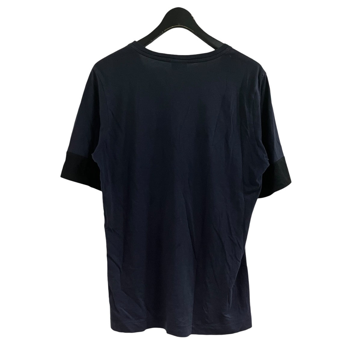 VネックTシャツ