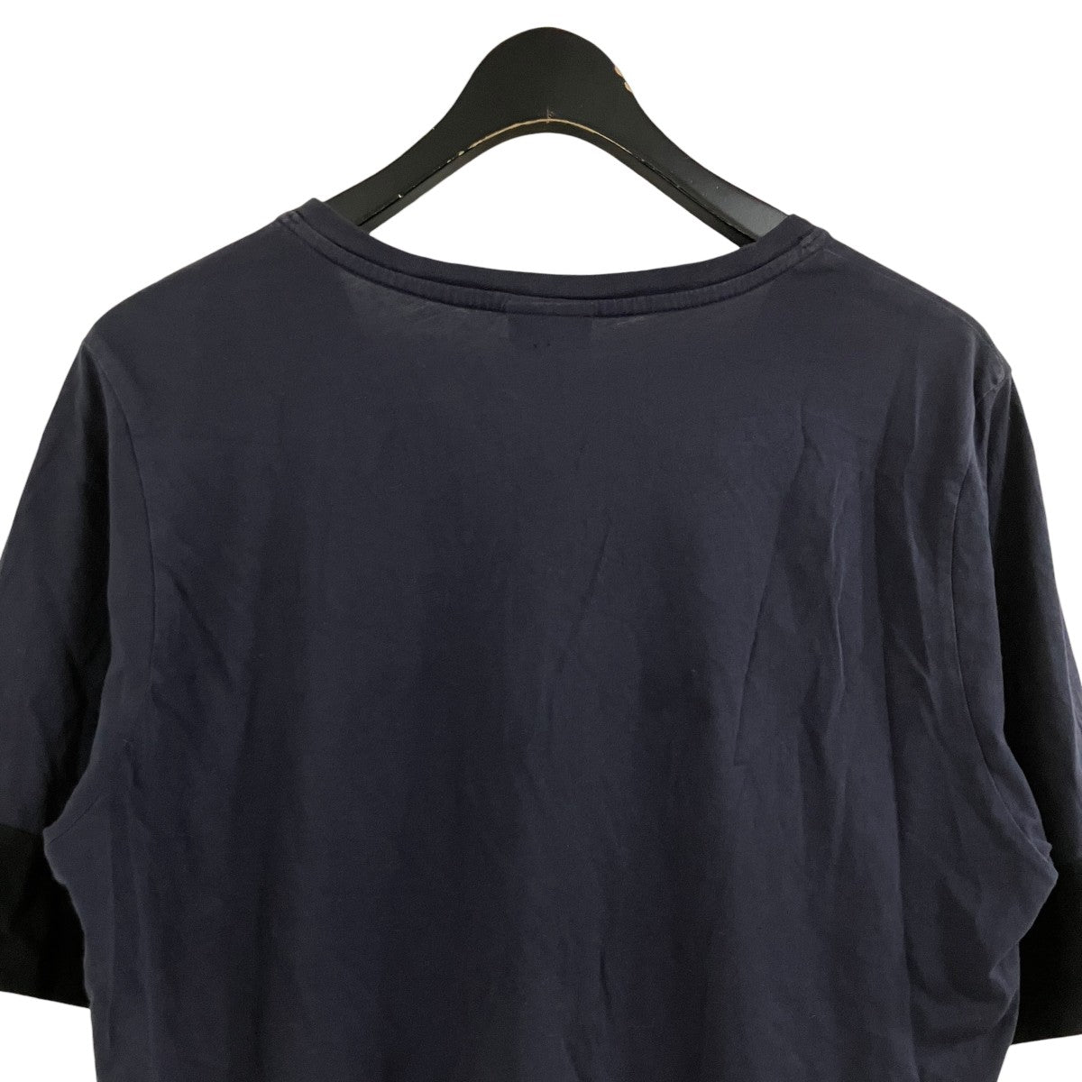 VネックTシャツ