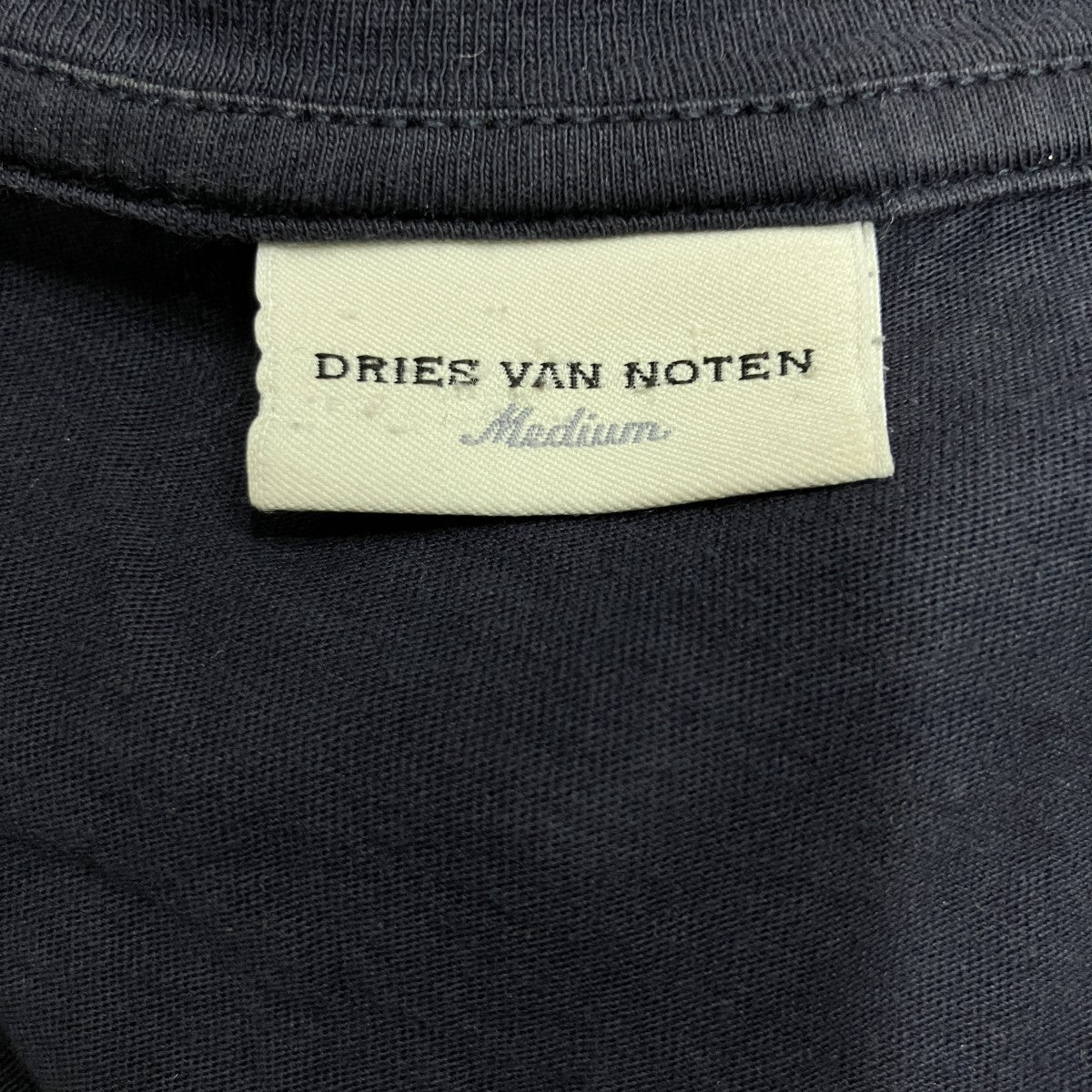 VネックTシャツ