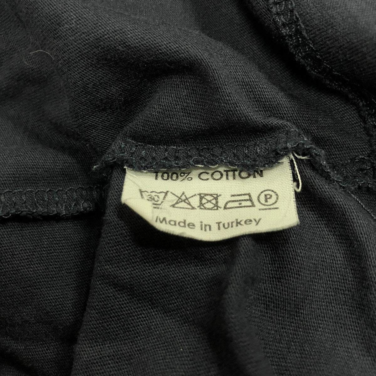 VネックTシャツ