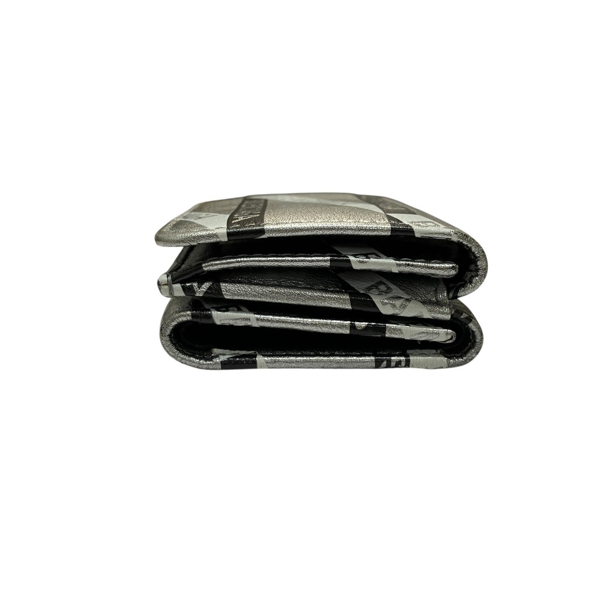 コンパクトウォレット 二つ折り財布