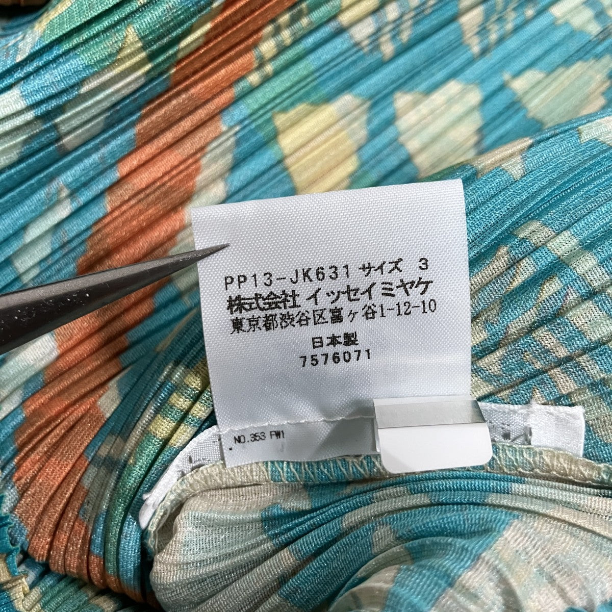 総柄ハイネックノースリーブプリーツカットソー