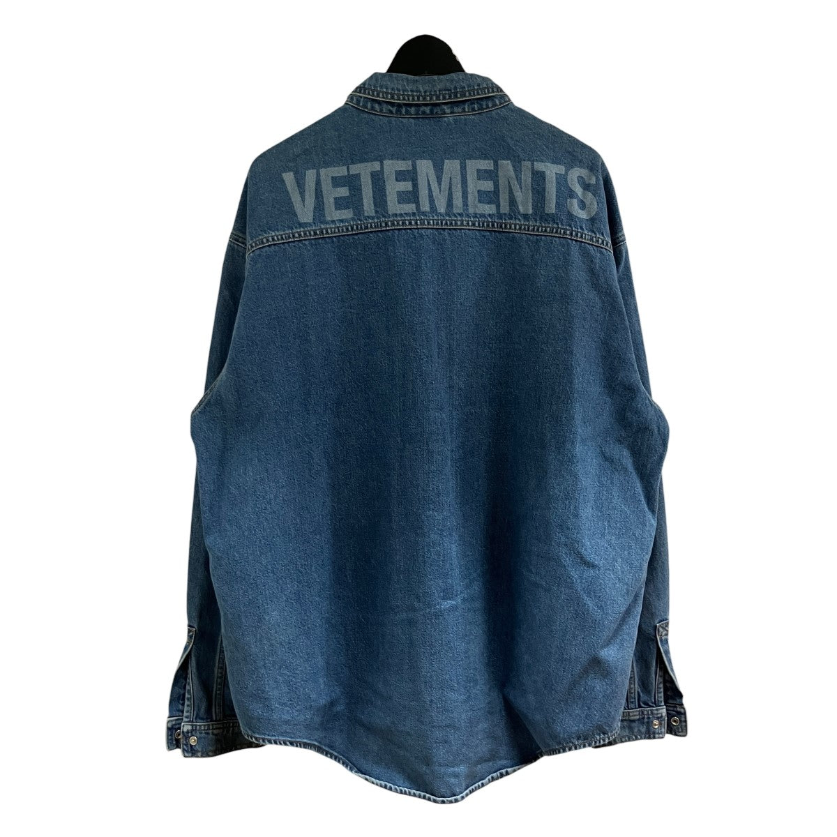 ヴェトモン  UAH21SH043 バックロゴデニム長袖シャツ メンズ S VETEMENTS(ヴェトモン) バックロゴデニムシャツ UAH21SH043 インディゴ