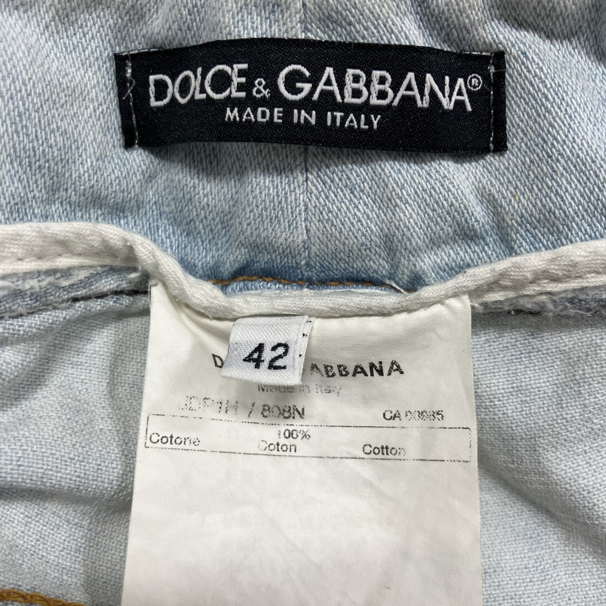 デストロイ加工デニムパンツ