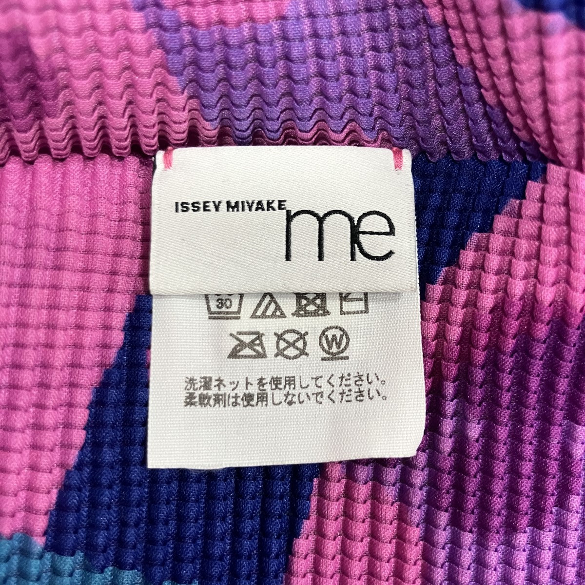 me ISSEY MIYAKE(ミーイッセイミヤケ) プリントプリーツハーフスリーブ