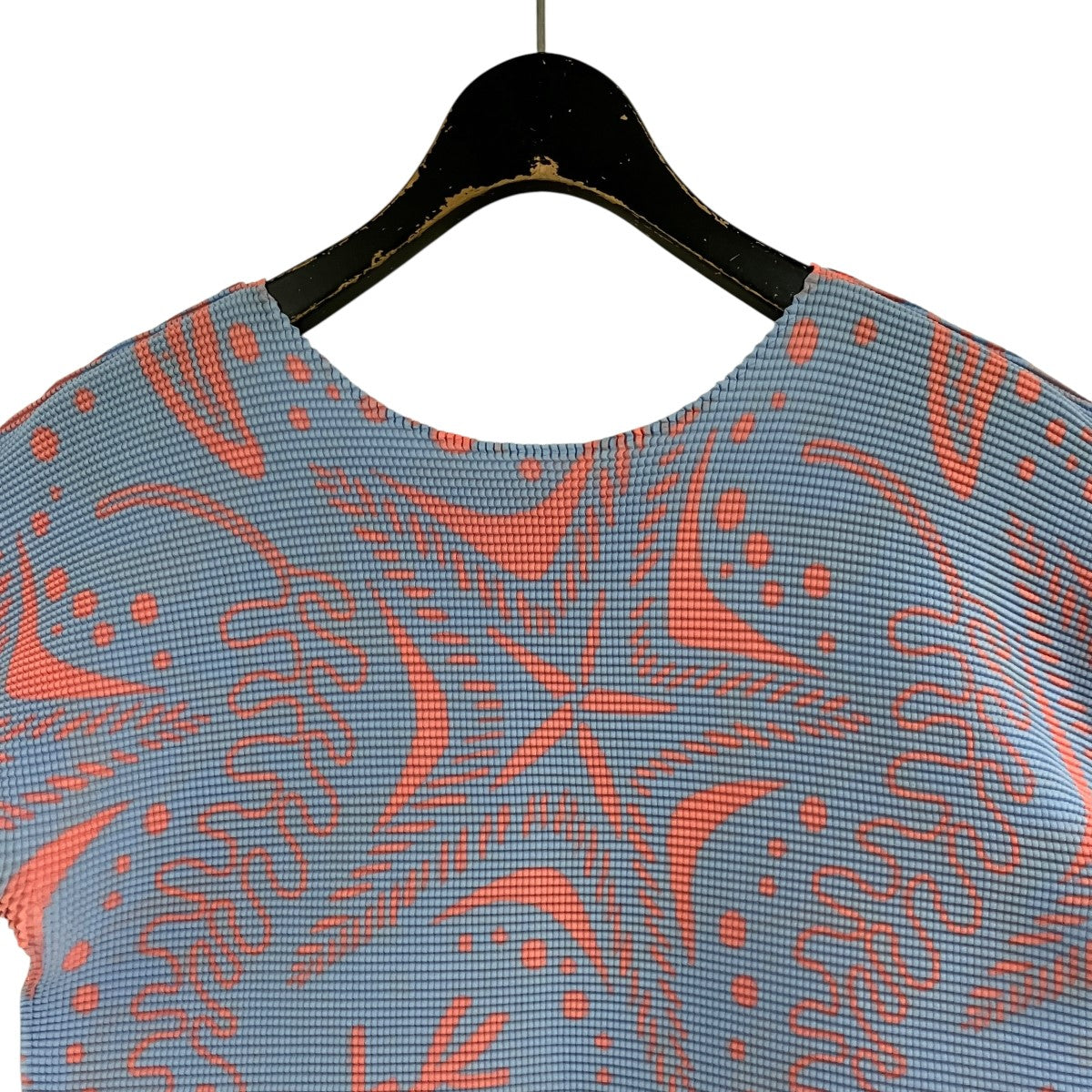 me ISSEY MIYAKE(ミーイッセイミヤケ) プリントプリーツハーフスリーブ